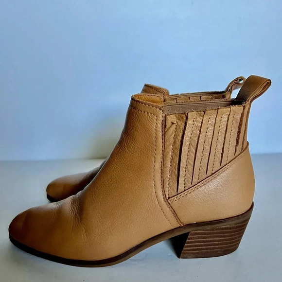 Lucky Brand Ilsse Tan Leather Ankle Booties Pull On Size 6.5 - Picture 2 of 11